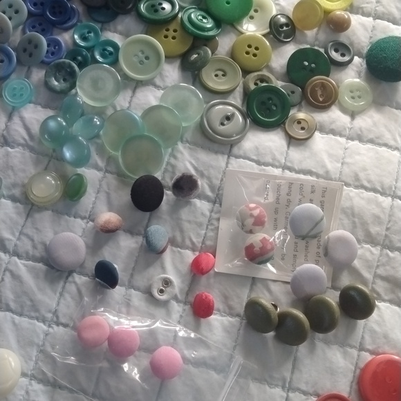 Vintage Buttons - Picture 8 of 14